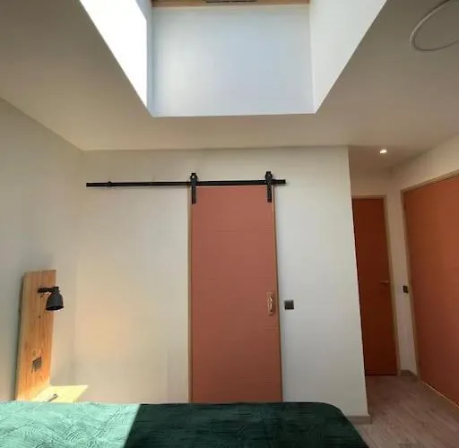 Coeur De Village Tous Services 아파트 *